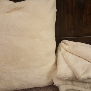Faux fur blanket and pillow off white